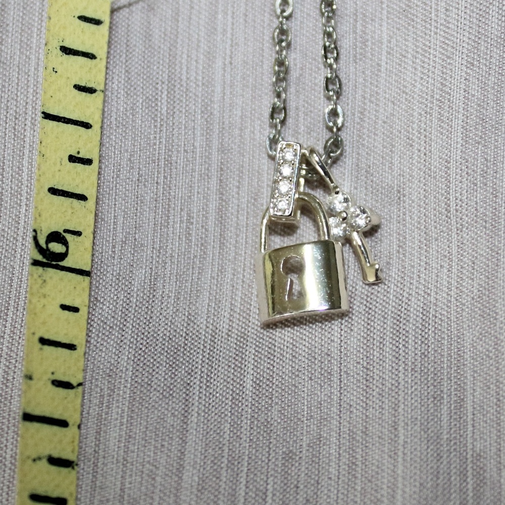 STYLISH LOCK & KEY SILVER CHAIN WITH CRYSTALS(9")